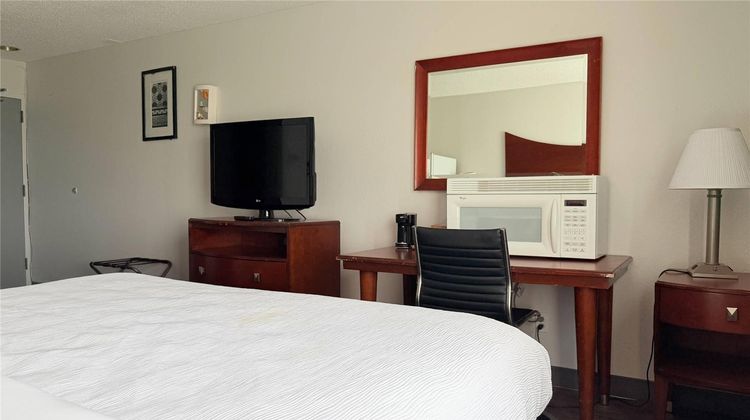 Travelodge by Wyndham Fort Wayne North Room