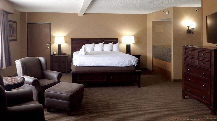 Western Heritage Hotel and Conference Center Suite