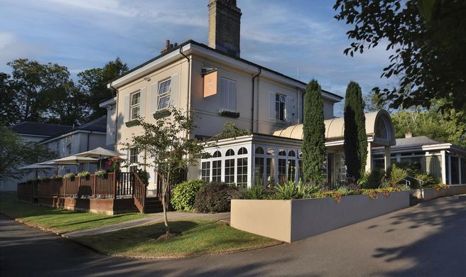 Forest Lodge Hotel Exterior