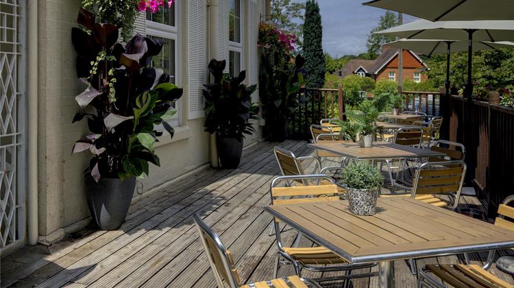Forest Lodge Hotel Exterior