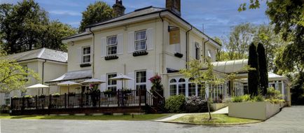 Forest Lodge Hotel Exterior