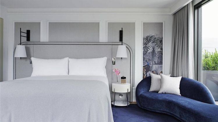 Royce Hotel Room