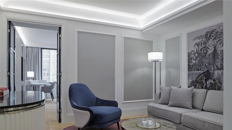 Royce Hotel Suite