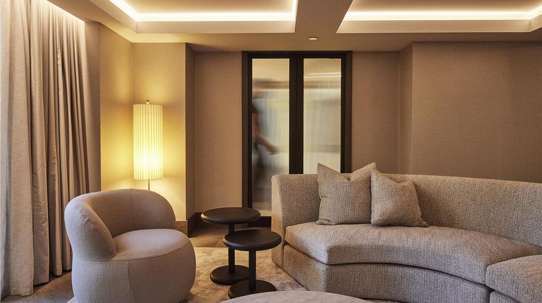 <b>The Lyall Hotel Suite</b>. Images powered by <a href="https://iceportal.shijigroup.com/" title="IcePortal" target="_blank">IcePortal</a>.