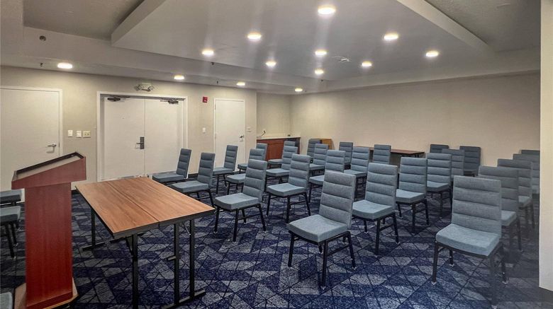 <b>Courtyard by Marriott Jackson Ridgeland Meeting</b>. Images powered by <a href="https://iceportal.shijigroup.com/" title="IcePortal" target="_blank">IcePortal</a>.