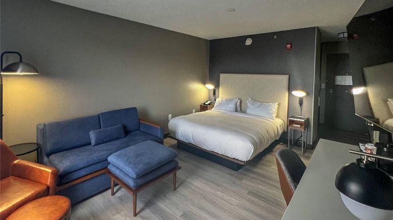 <b>Courtyard by Marriott Jackson Ridgeland Room</b>. Images powered by <a href="https://iceportal.shijigroup.com/" title="IcePortal" target="_blank">IcePortal</a>.