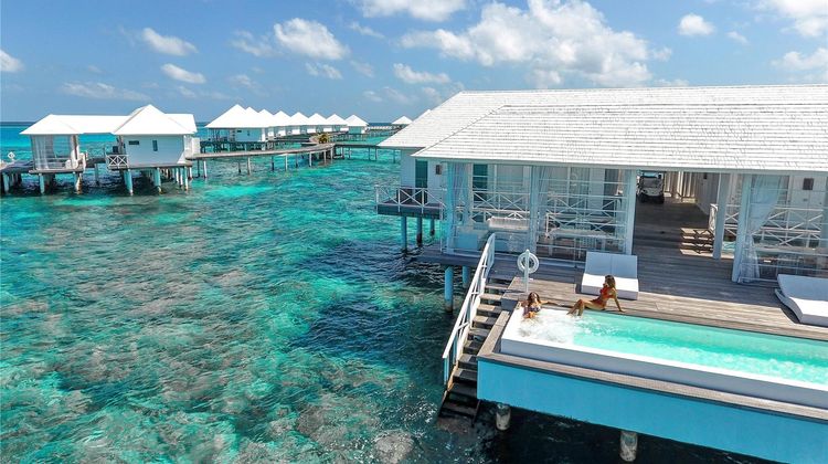 Diamonds Thudufushi Beach Suite