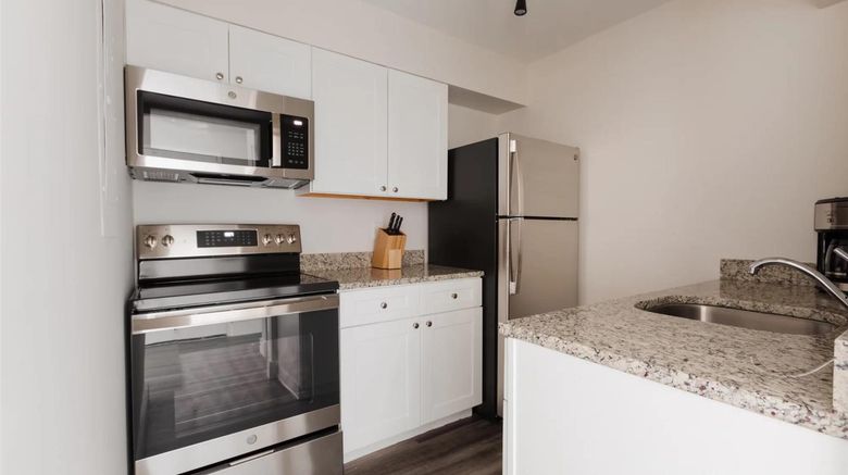 <b>Sonder Georgetown C&O Room</b>. Images powered by <a href="https://iceportal.shijigroup.com/" title="IcePortal" target="_blank">IcePortal</a>.