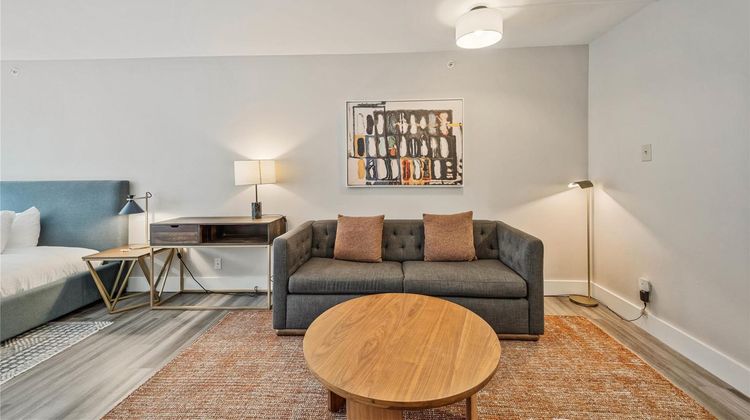 Sonder Georgetown C&O Exterior