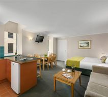 Hobart Waterfront Apartments Room