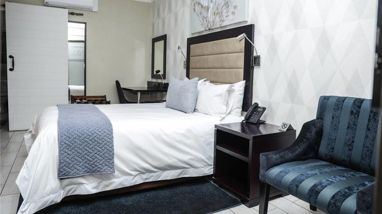 Q's Boutique Stay Room
