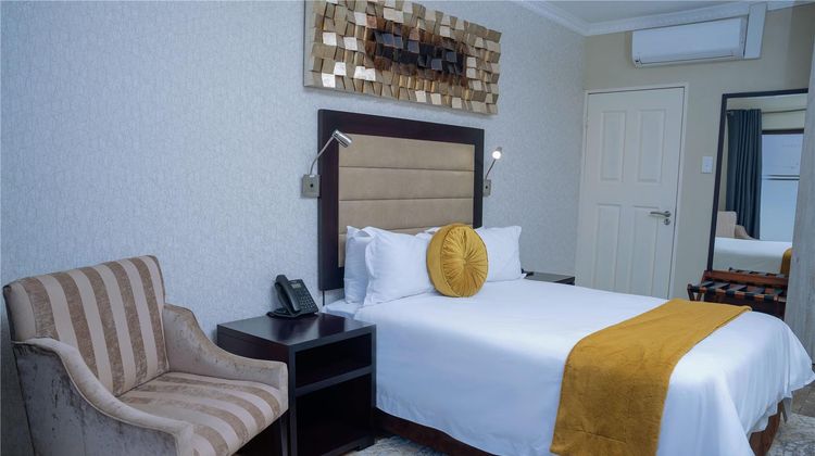 Q's Boutique Stay Room