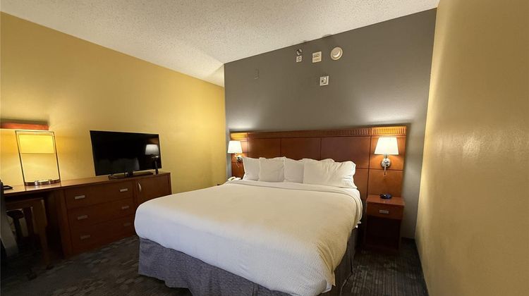 Courtyard Oklahoma City Airport Suite
