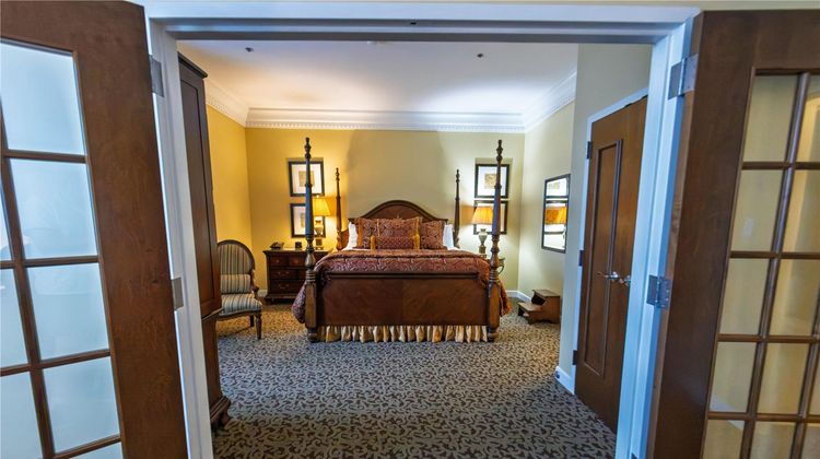 Blennerhassett Hotel Room