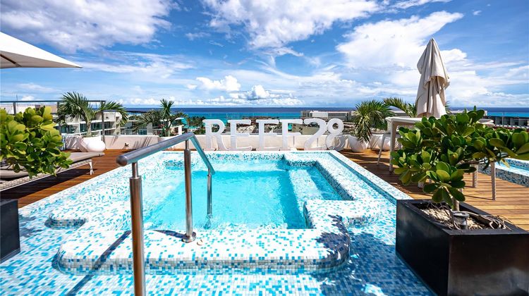 The Reef 28 Pool
