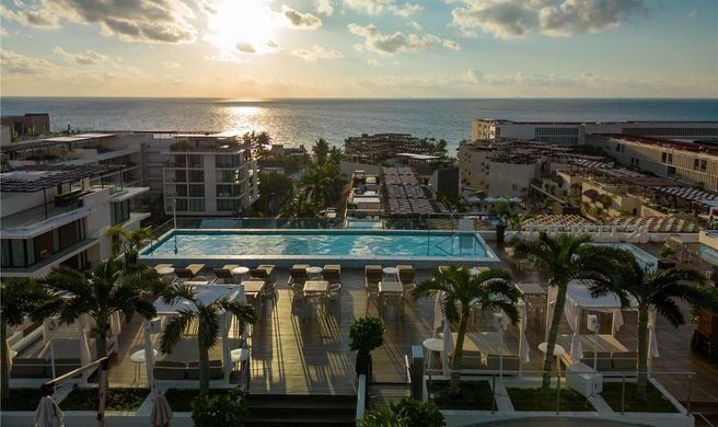 The Reef 28 Exterior