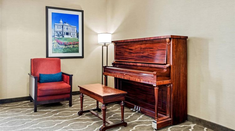Wheatland Inn and Suites Lobby
