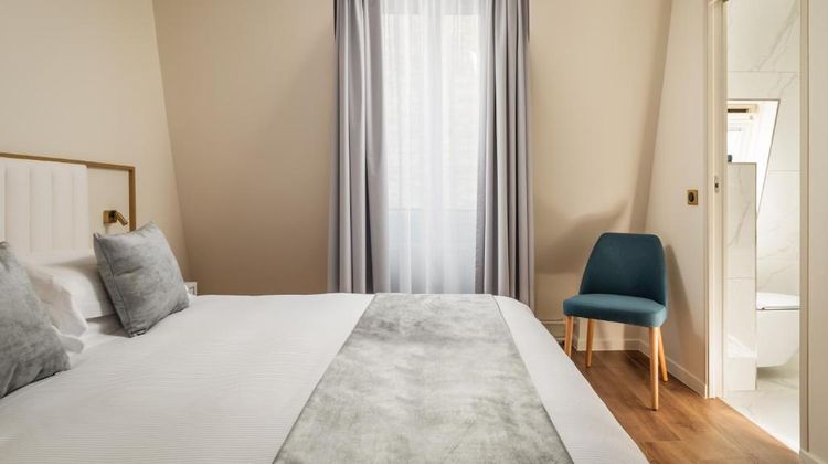 Des Deux Avenues Room