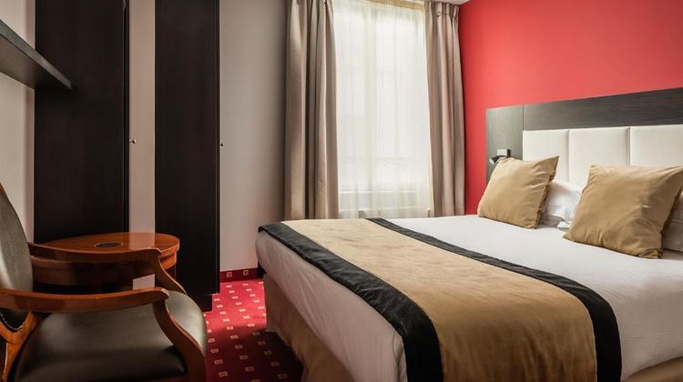 Des Deux Avenues Room