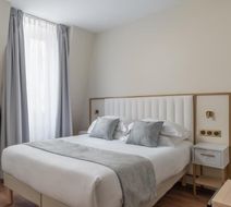 Des Deux Avenues Room