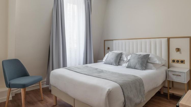 Des Deux Avenues Room
