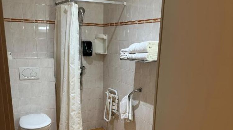 Des Deux Avenues Room