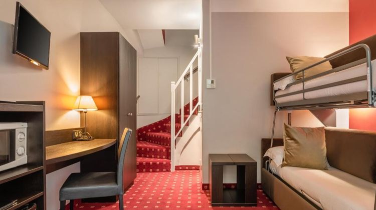 Des Deux Avenues Room