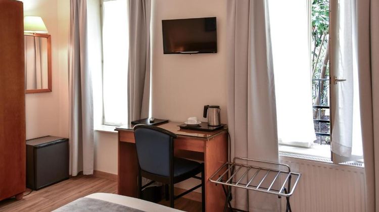 Des Deux Avenues Room