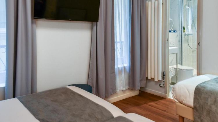Des Deux Avenues Room