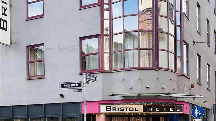 Hotel Bristol Exterior