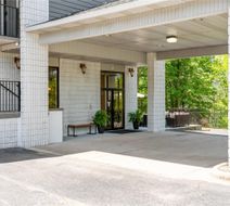Ramada by Wyndham Branson Exterior