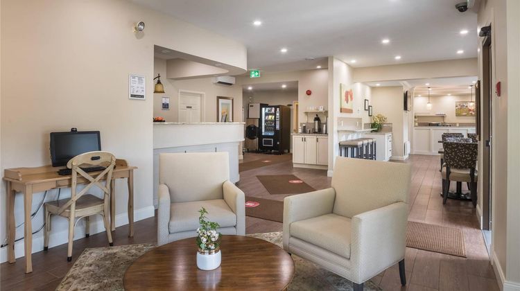 Amsterdam Inn Sussex Lobby