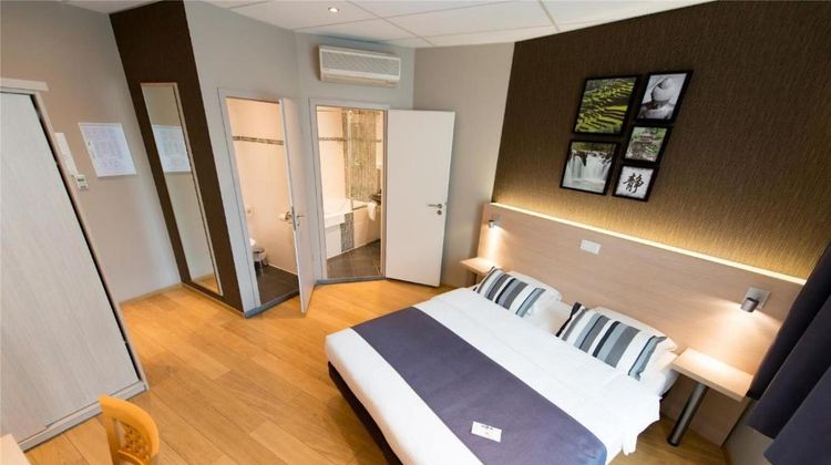 Univers Hotel Room