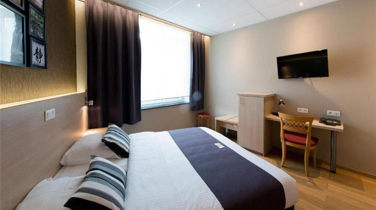 Univers Hotel Room