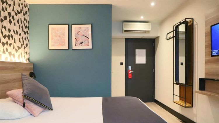 Univers Hotel Room