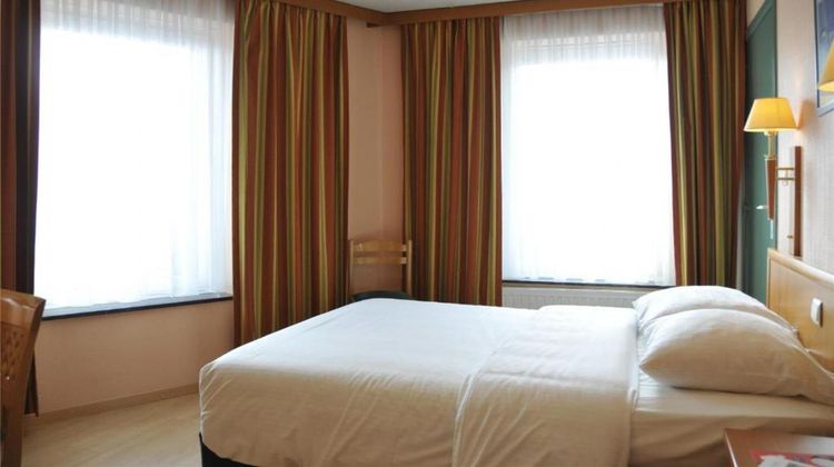 Univers Hotel Room