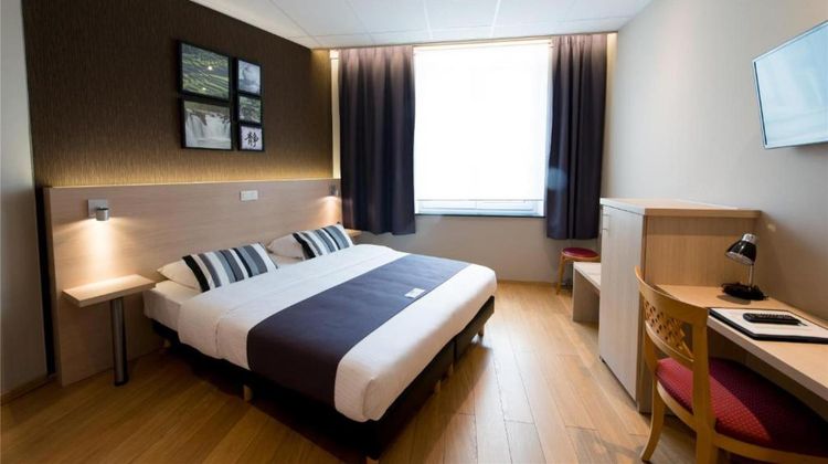 Univers Hotel Room