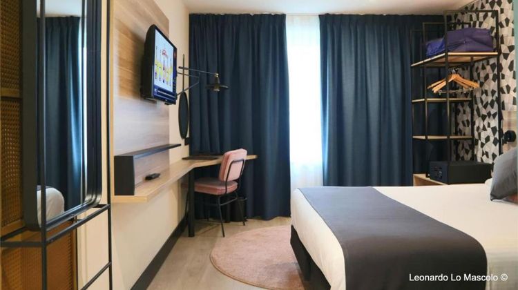 Univers Hotel Room