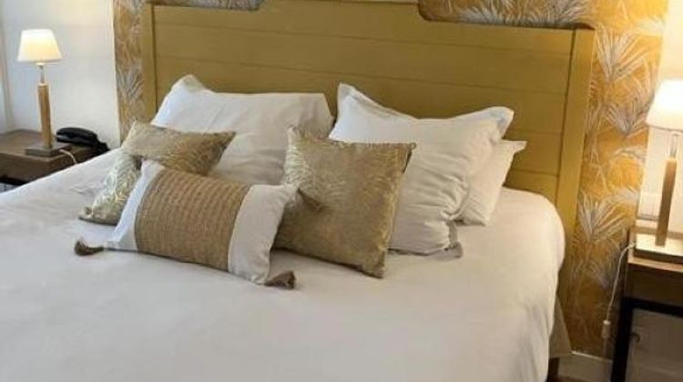 Central Hotel Room