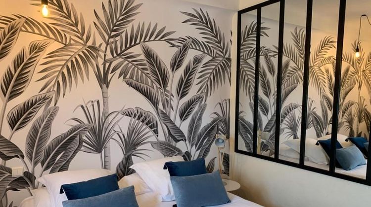 Central Hotel Room