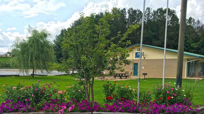 <b>Americas Best Value Inn Exterior</b>. Images powered by <a href="https://iceportal.shijigroup.com/" title="IcePortal" target="_blank">IcePortal</a>.