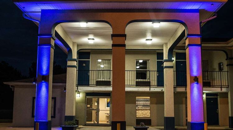Americas Best Value Inn Exterior