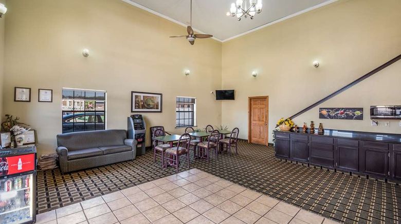 <b>Americas Best Value Inn Lobby</b>. Images powered by <a href="https://iceportal.shijigroup.com/" title="IcePortal" target="_blank">IcePortal</a>.