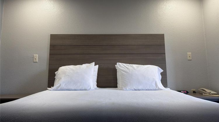 Americas Best Value Inn Room
