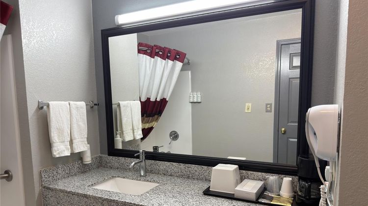 Americas Best Value Inn Room