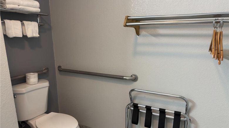 <b>Americas Best Value Inn Room</b>. Images powered by <a href="https://iceportal.shijigroup.com/" title="IcePortal" target="_blank">IcePortal</a>.