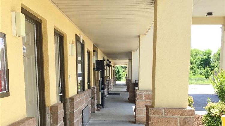 Americas Best Value Inn and Suites Exterior