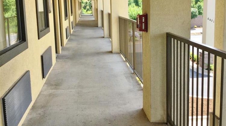 Americas Best Value Inn and Suites Exterior