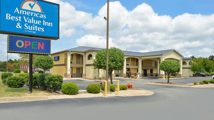 Americas Best Value Inn and Suites Exterior
