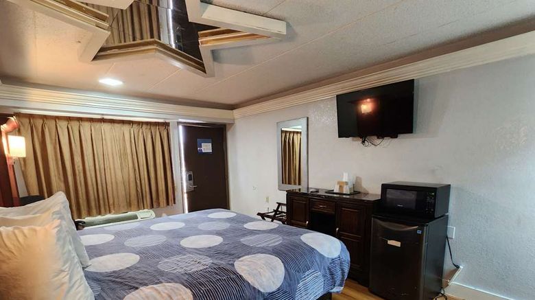 <b>Americas Best Value Inn & Suites Suite</b>. Images powered by <a href="https://iceportal.shijigroup.com/" title="IcePortal" target="_blank">IcePortal</a>.